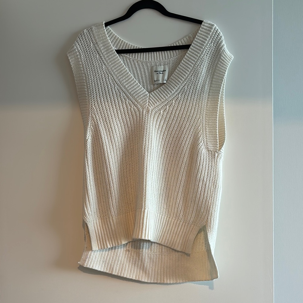 White Knit Sleeveless Sweater Vest